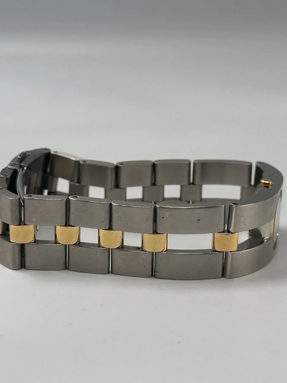 Pulsar Watch Women Silver Gold Two Tone Small Round Dial New Battery 8